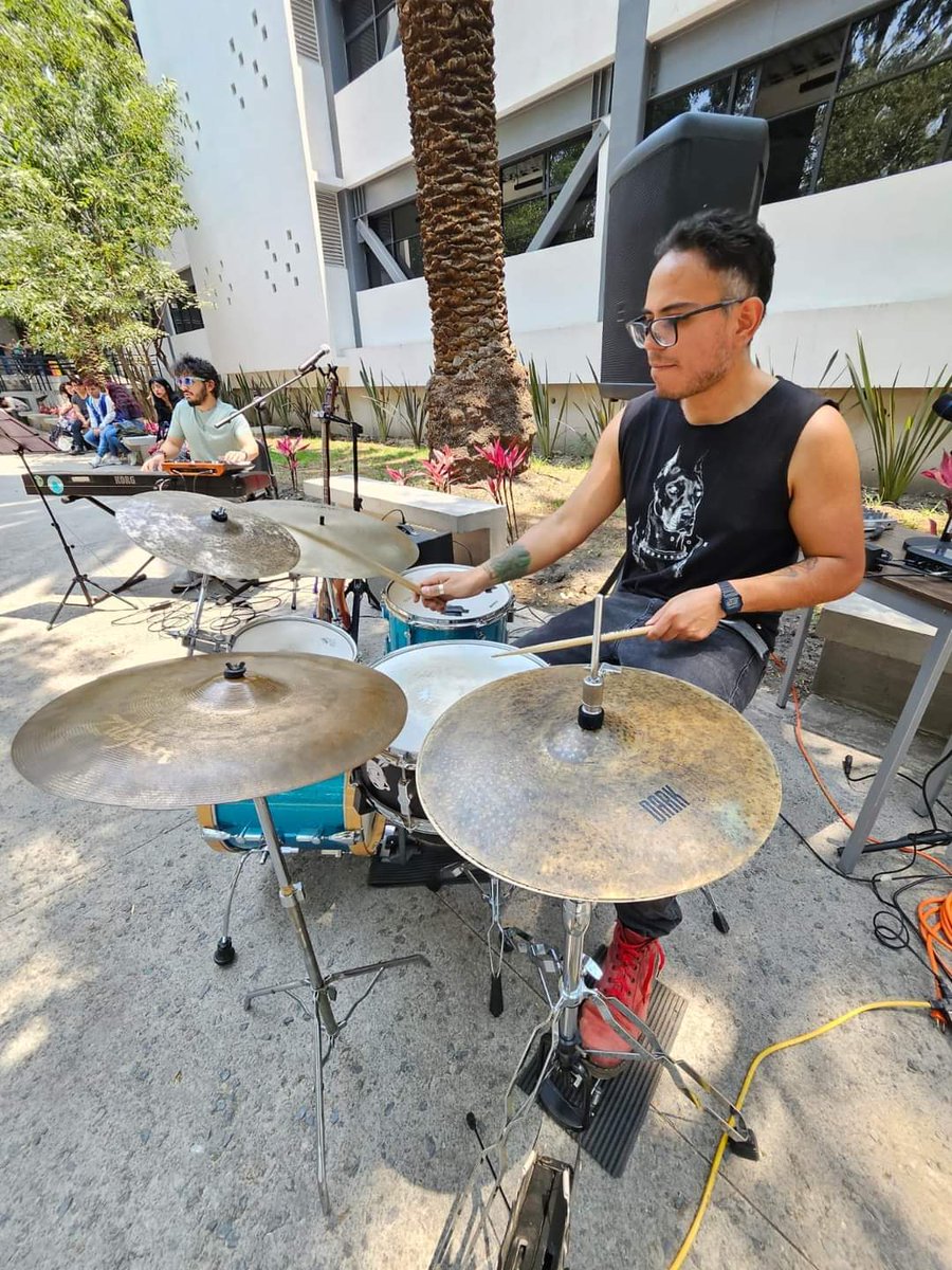 ¡Jazz en la URC! 🎹🥁🥳

Sintagma deleitó a la #ComunidadURC con una improvisación vibrante. ¡Gracias por asistir a este evento de la #CulturaURC! 🎸✨

¿Más actividades?👇🏼
rcastellanos.cdmx.gob.mx/storage/app/me…

#SomosRosarioCastellanos