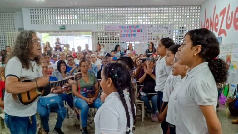 Edu_Caracas's tweet photo. El Congreso Pedagógico 2023-2024 en su fase institucional y Parroquial se desarrolló exitosamente en toda nuestra Ciudad.
 
¡En Caracas seguimos venciendo!

@NicolasMaduro 
@_LaAvanzadora 
@MPPEDUCACION 
@gracielamarilis https://t.co/8iH7HqrZ5L