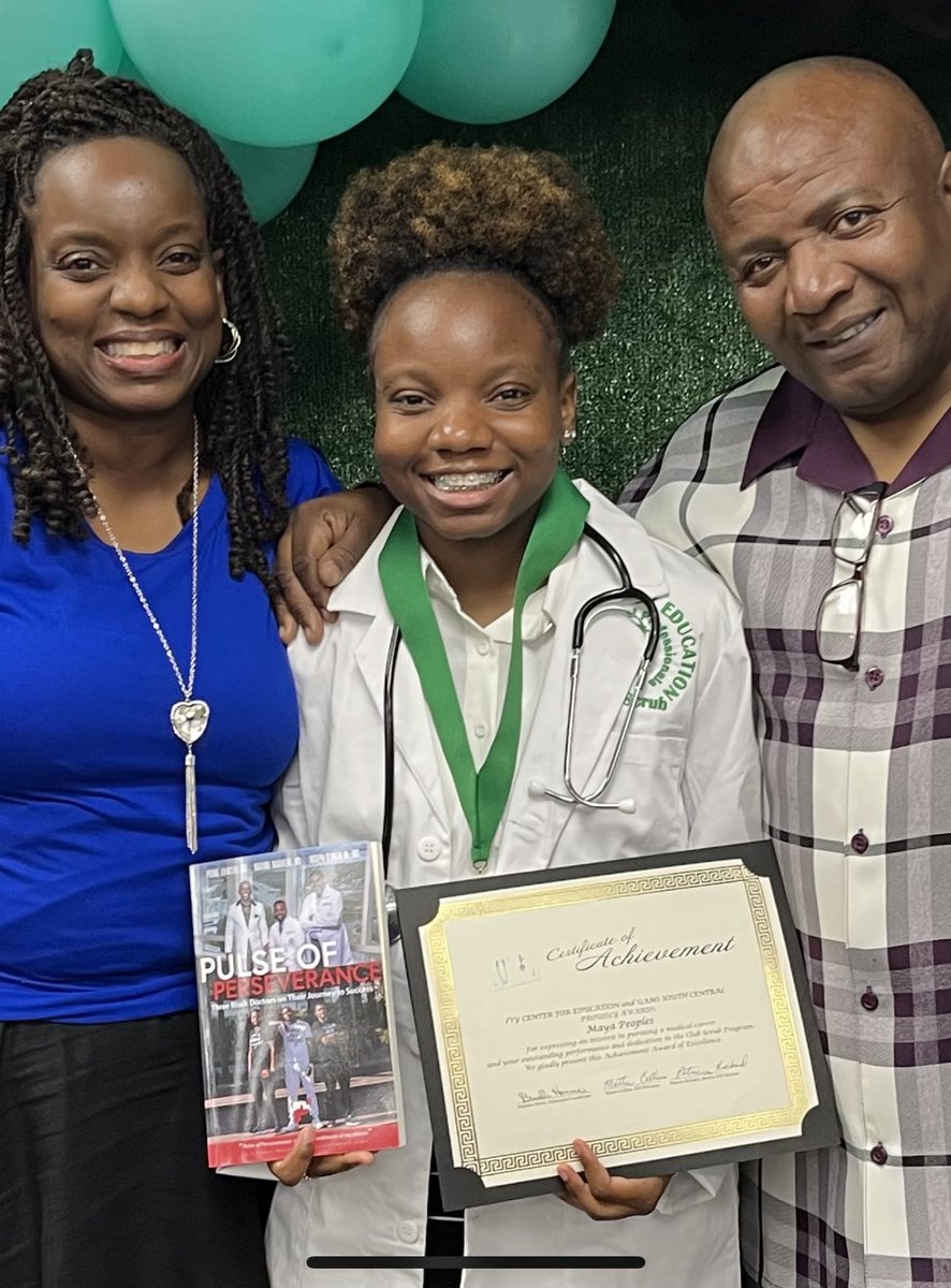 PeoplesMaya's tweet photo. I am very blessed to receive a  white coat with Ivy Center for Education and UAMS. Thankful for this opportunity! 
#healthcare 
#futuremedicalreaearcher
#870made https://t.co/dPt5ov77gW