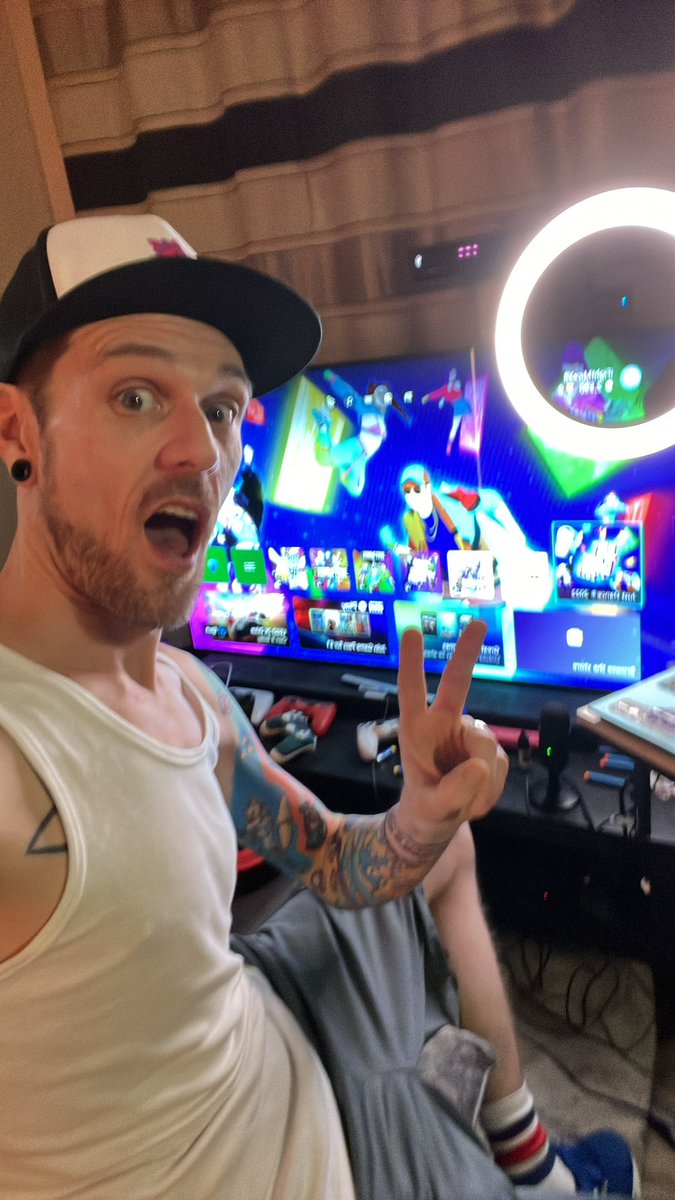 iFightMice's tweet photo. Going live with song Just Dance 22 4 da kidzz!! Fundraising for #stjudeplaylive with my amazing #teamcenterstage let’s smash those goals!!! https://t.co/MO4o2xjmjO #tiltify https://t.co/tVyhpCOLGZ