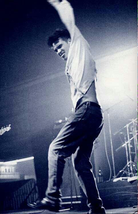 the smiths on stage in paris, 1984