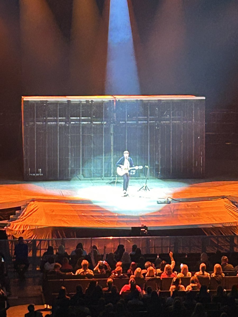 trickyv60790067's tweet photo. - this fella Daniel from cambuslang took to a packed  @OVOHydro with only 20 min notice opening for @takethat @GaryBarlow as  @ollymurs was tied up.  
after RossKing  @GMB poached him from a gig nearby &amp; with only 20mins notice Daniel was belting it out https://t.co/fafDy9ndO4