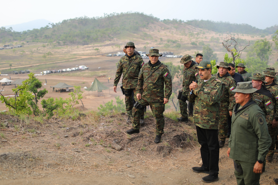 #EnVivo 📹 |El presidente @NicolasMaduro destaca los avances y actualización de la capacidad combativa de una Fuerza Armada Nacional Bolivariana que “ha garantizado la paz, la independencia, la integridad territorial y que está preparada para cualquier escenario' y 'volver a…