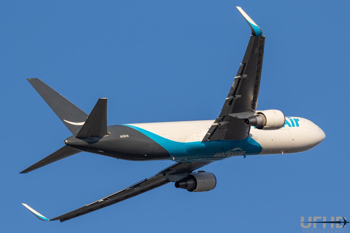 Amazon Prime Air (N1361A, operated by Atlas) B767-300ER(BCF) departing Houston IAH 15R for #freighterfriday 

#amazonprimeair #atlasair #boeing #boeing767 #b767 #b767300f #b767300er #N1361A #avgeek #houstonspotters