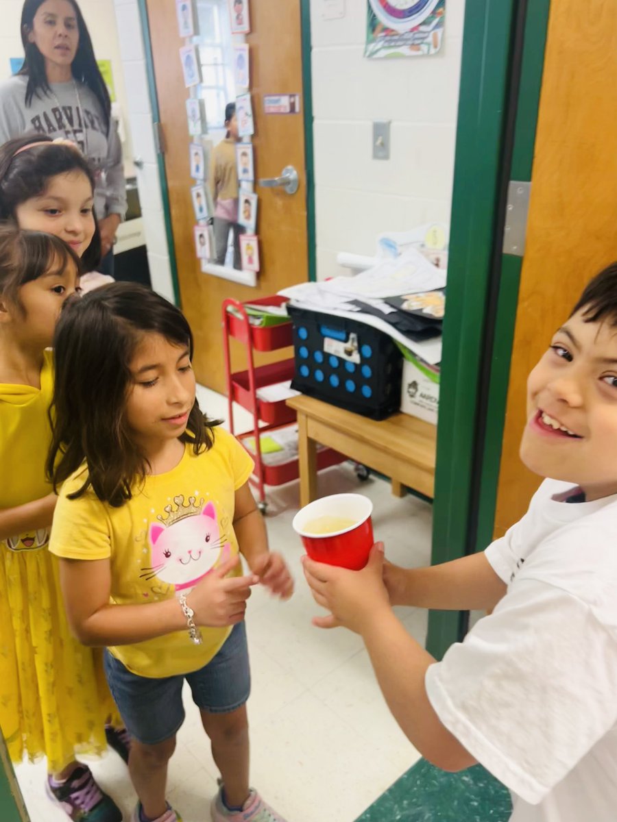 mrsrcastaneda's tweet photo. Our annual ALE Lemonade sale was a success! We are incredibly grateful to everyone who supported our lemonade sales with donations and purchases. More than 400 cups were sold- yes, 400 cups! Our students had a blast selling and they were so proud of themselves. https://t.co/x1K4uuYtyy