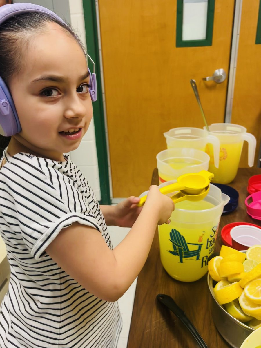 mrsrcastaneda's tweet photo. Our annual ALE Lemonade sale was a success! We are incredibly grateful to everyone who supported our lemonade sales with donations and purchases. More than 400 cups were sold- yes, 400 cups! Our students had a blast selling and they were so proud of themselves. https://t.co/x1K4uuYtyy