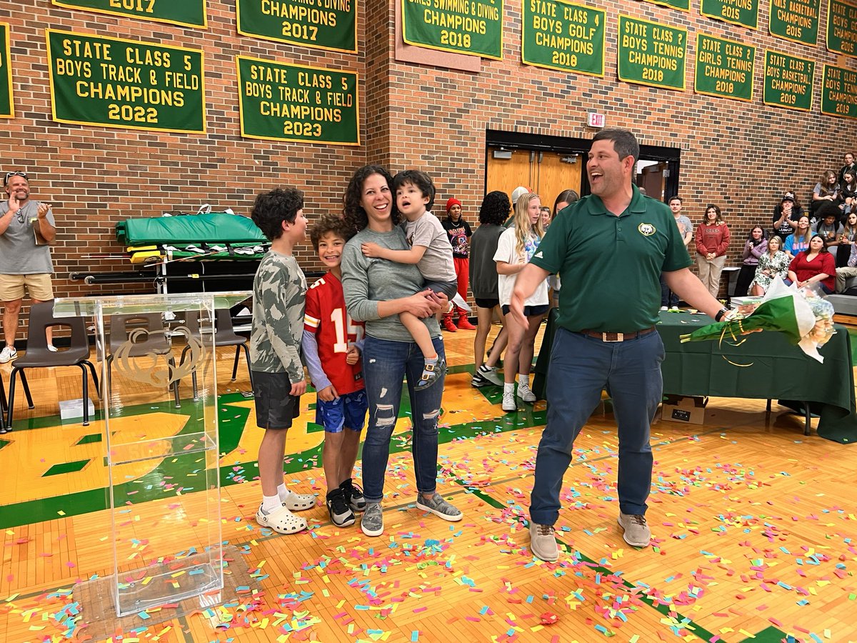 Congratulations to Rock Bridge High School’s 2024 Teacher of the Year, Mr. Austin Reed! Mr. Reed’s love of learning and his passion for RBHS are qualities unmatched! #REPROCKBRIDGE #RockBridgeRocks