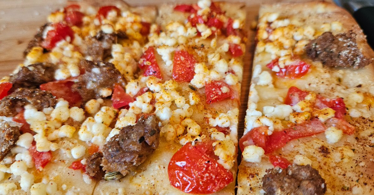 kamala_joe's tweet image. #flatbreadfriday

Truffle oil, vegan meatball, parmesan, diced grape tomato, goat gheeses.