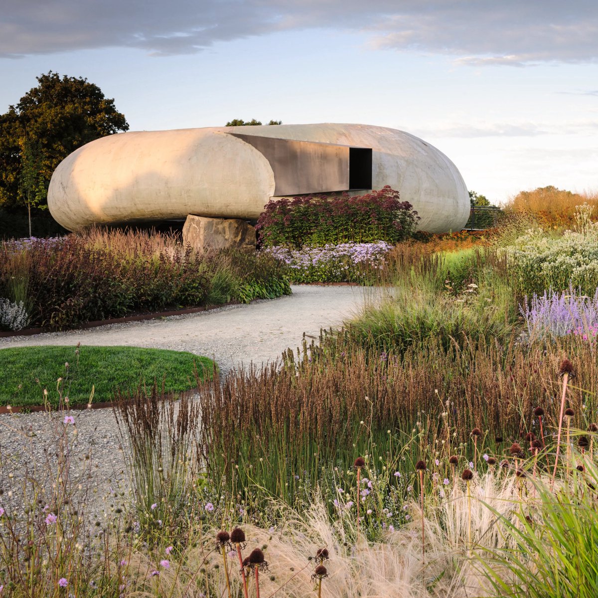 MPrinParr's tweet image. Mowed grass landscapes are so bland.
Perennial Gardens of Piet Oudolf