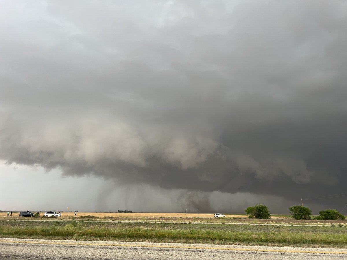 Gnarly supercell in Vick, TX. Picking up a lot of dust. #txwx