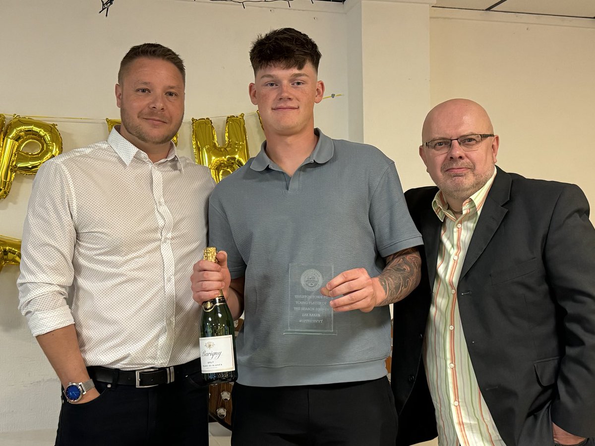 vivcurtis's tweet photo. ⁦@tivertontownfc⁩  Young Player of the Year Zak Baker congratulations Xak. ⁦@Argyle⁩ 💛⚽️💚 https://t.co/Ttfngz3kEN