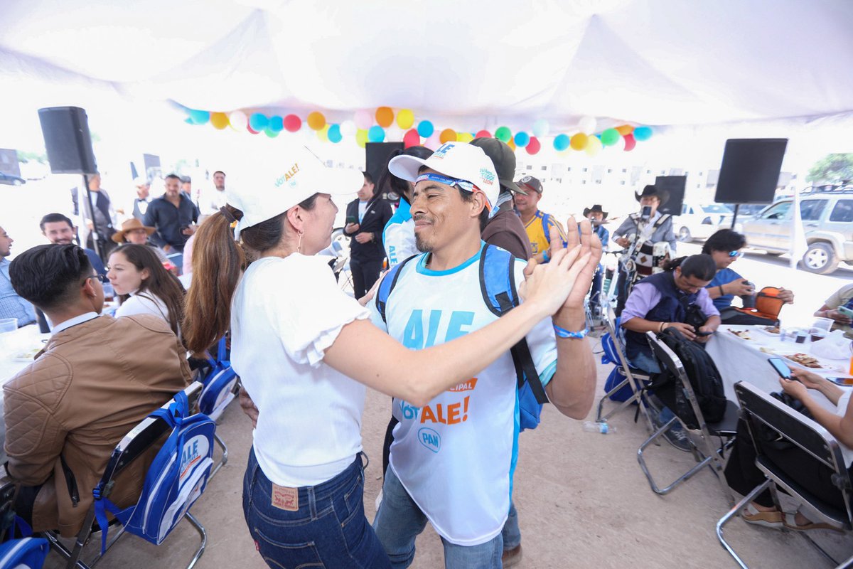 ¡Vamos juntos a construir el León que todos queremos! 🦁🏠 🩵 ¡Hoy en su día, los celebramos con mucho gozo y orgullo, gracias por invitarme y ser parte de ustedes en este festejo! 🎉👏🏼👷🏽‍♀️ #LeónConAle💪🏼💙 #VamosConTodoXLeón #VotaPAN