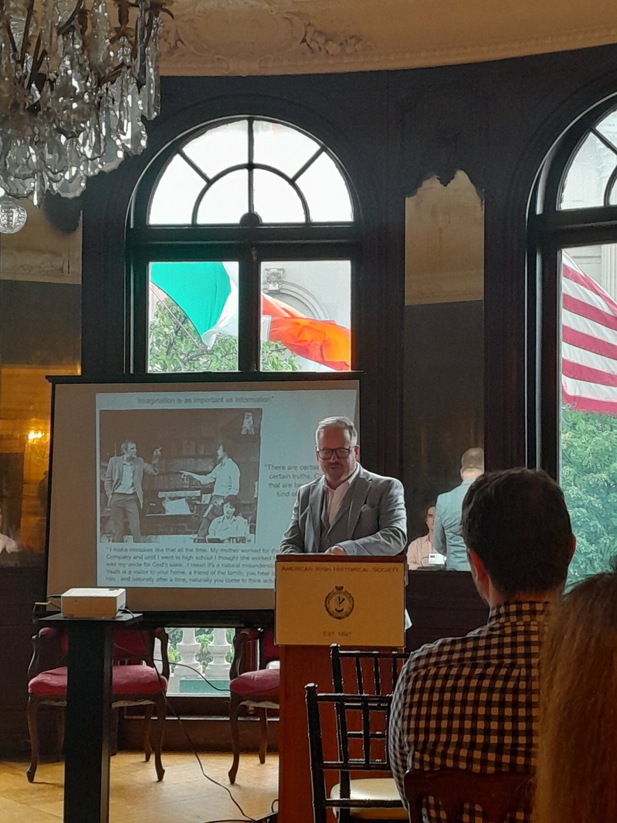 Great talk by Dr. Mark Phelan of @QUBelfast on Memory in the work of Seamus Heaney. Looking forward to seeing #PhiladelphiaHereICome tomorrow at the @IrishRep