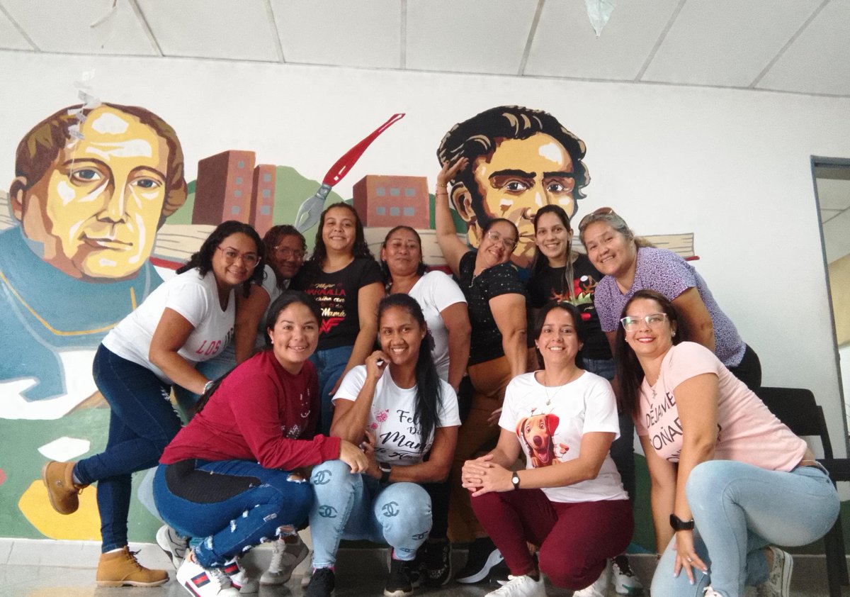 CeinAndresBello's tweet photo. Compartir del Día del trabajador con regalos para nuestro personal de apoyo, administrativo y cocineros https://t.co/HTUxF62NMM