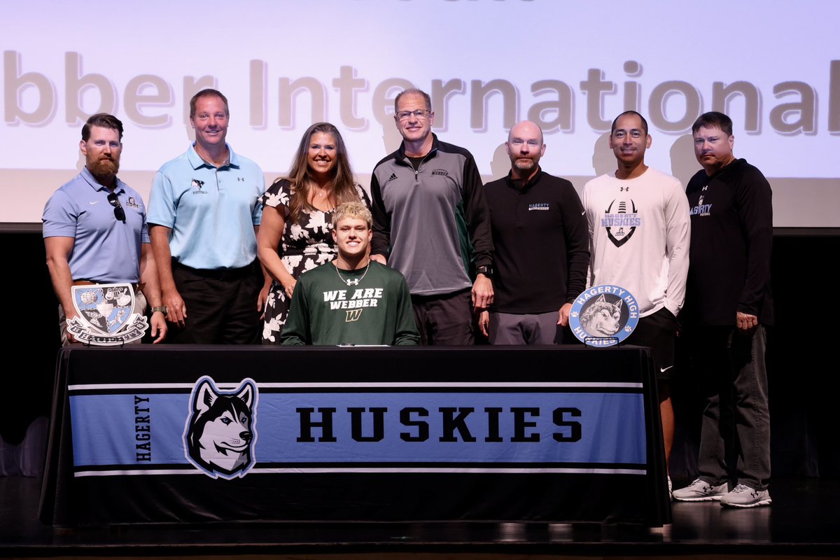 Hagerty_FB's tweet photo. Signing day class of 2024‼️💪🏽 Congrats on earning the opportunity to play at the next level! We are so proud of you guys! Go huskies‼️ https://t.co/ddrKBbEA0W