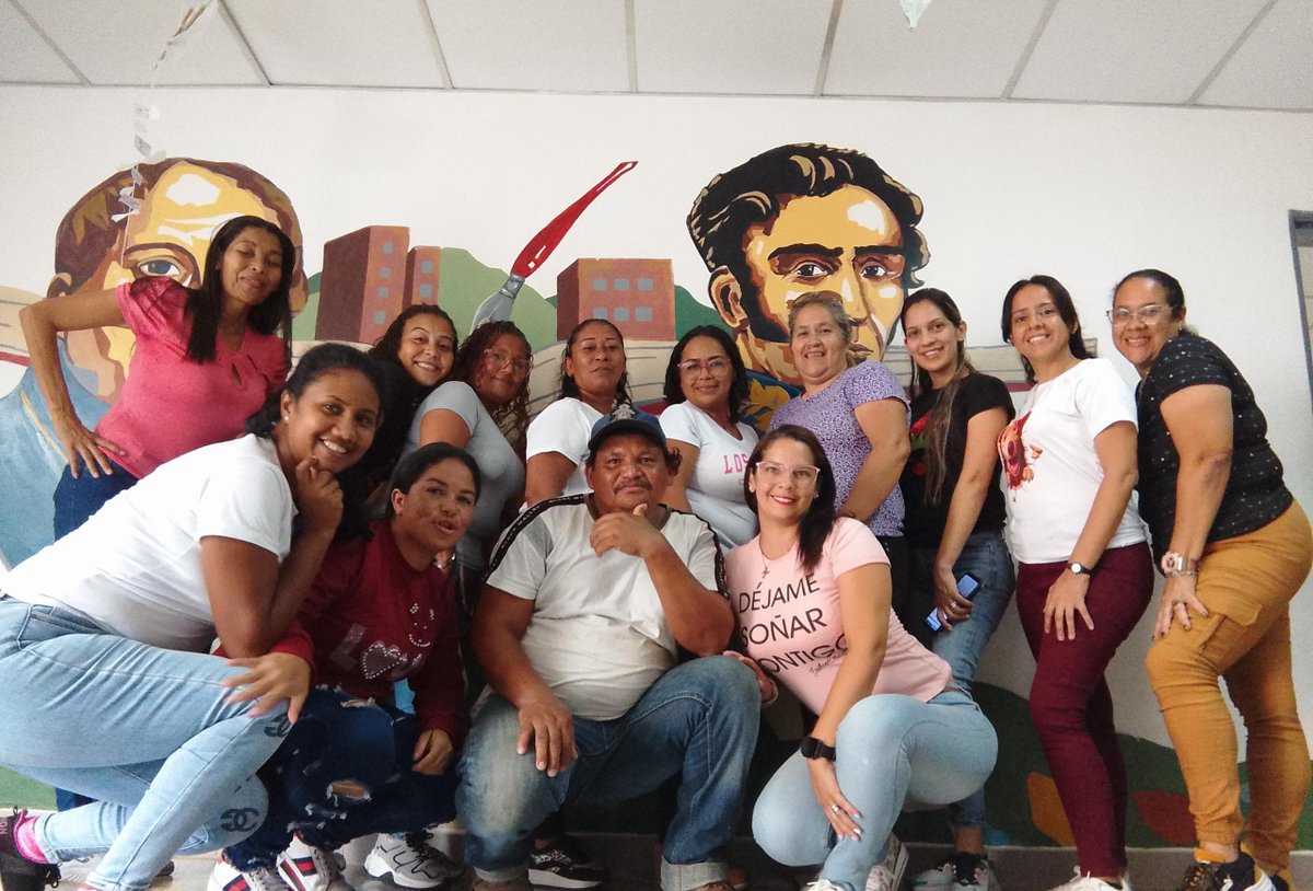 CeinAndresBello's tweet photo. Compartir del Día del trabajador con regalos para nuestro personal de apoyo, administrativo y cocineros https://t.co/HTUxF62NMM