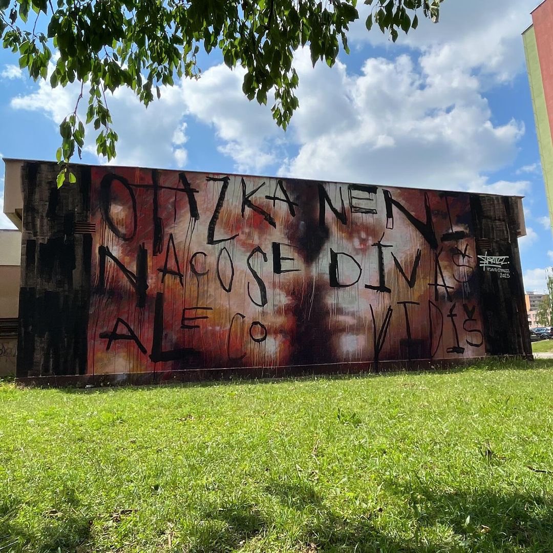 streetart_cz's tweet photo. „Otázka není na co se divaš, ale co vidíš…” (“The question is not what you look at, but what you see”
@DavidStrauzz for Město=Galerie 
📸 24.06.2023.
📍 Nymburk, Karla Čapka / Brigádnická
#streetart #mestogalerie #davidstrauzz #streetartczechia #streetart https://t.co/yqVczhS4kS