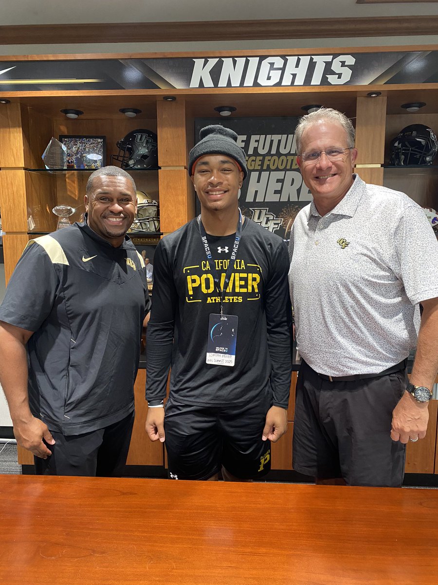 Had a great time meeting @CoachGusMalzahn and seeing my @MozeeJ43 my pops today !! Definitely a program on the rise !! @UCF_Football