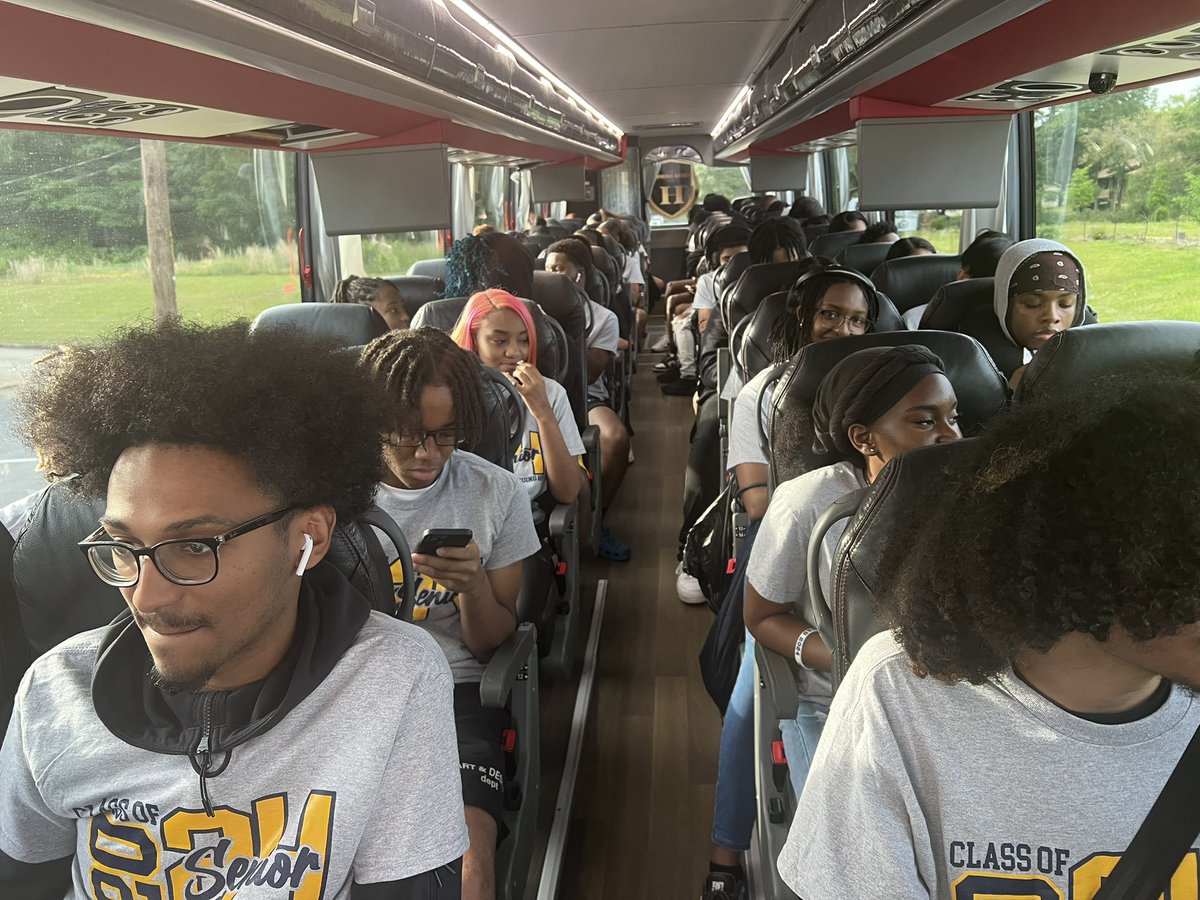 @ELHS_HCS SENIORS ON THE WAY TO SIX FLAGS OVER GEORGIA TO CELEBRATE A JOB WELL DONE FOR THE SCHOOL YEAR!! @dr_tiffanyl #EagleStrong #GradNight24