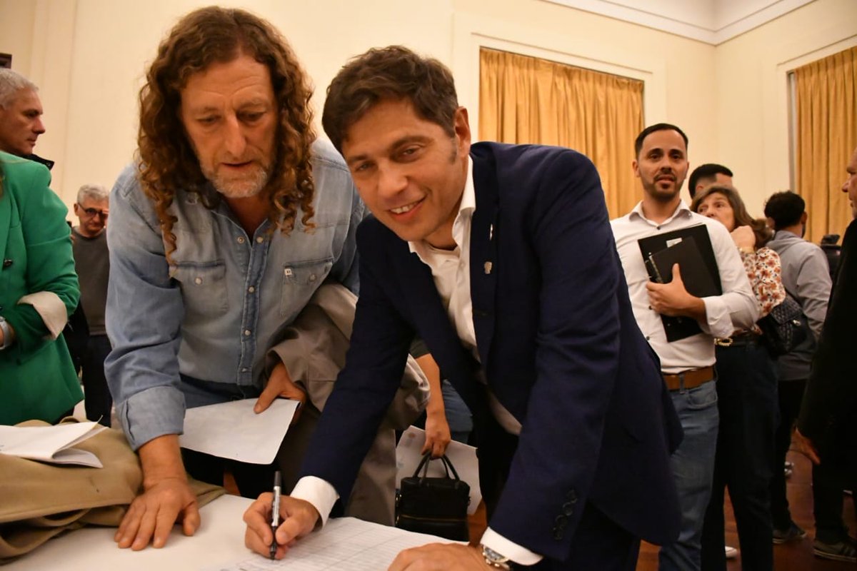 colodeisasi's tweet photo. En la provincia lanzamos la campaña con nuestra @CTAAutonoma @CTAABuenosAires "Un pueblo firme contra el DNU".

✍1 millón de firmas para que se derogue tamaña afrenta contra nuestro pueblo.

El gobernador @Kicillofok apoya la iniciativa contra la entrega, el ajuste y el saqueo. https://t.co/oteqIJFmY9