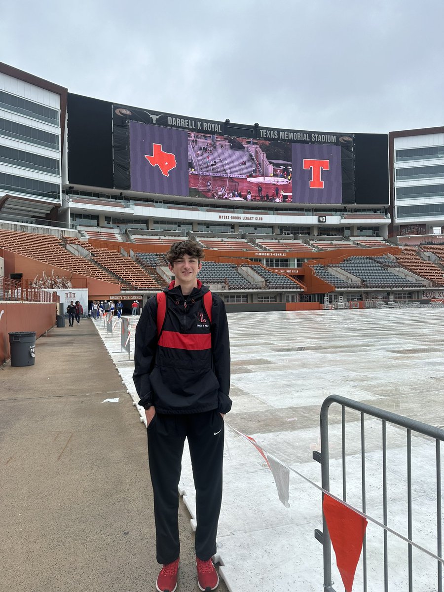 Running Redhawks tweet media