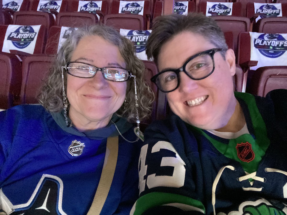 After_Five's tweet photo. @ALMURDOCH @Canucks @RogersArena Yay Al! We’re right below your booth in 307.  Great to hear your voice here !! Go Nucks! https://t.co/2RvRsJeWEi
