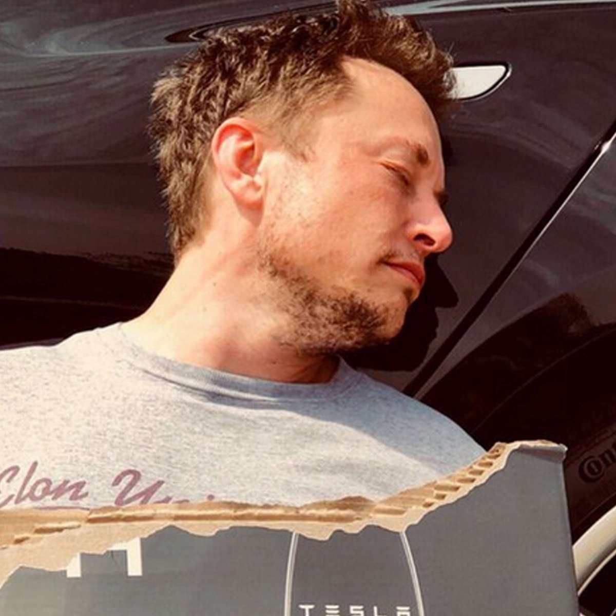 TeslaSynopsis's tweet image. There is no one that I know of who works harder than Elon.

He literally can get everything that money can buy and kick his feet high. But he chose to work harder (&amp;amp; smarter) than everyone. 

For what? For bettering humanity&apos;s future.