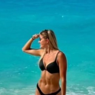 'World's Sexiest Athlete' Alica Schmidt is once again using the healing power of hitting the beach in her bikini ahead of the World Championships in The Bahamas outkick.com/culture/alica-…