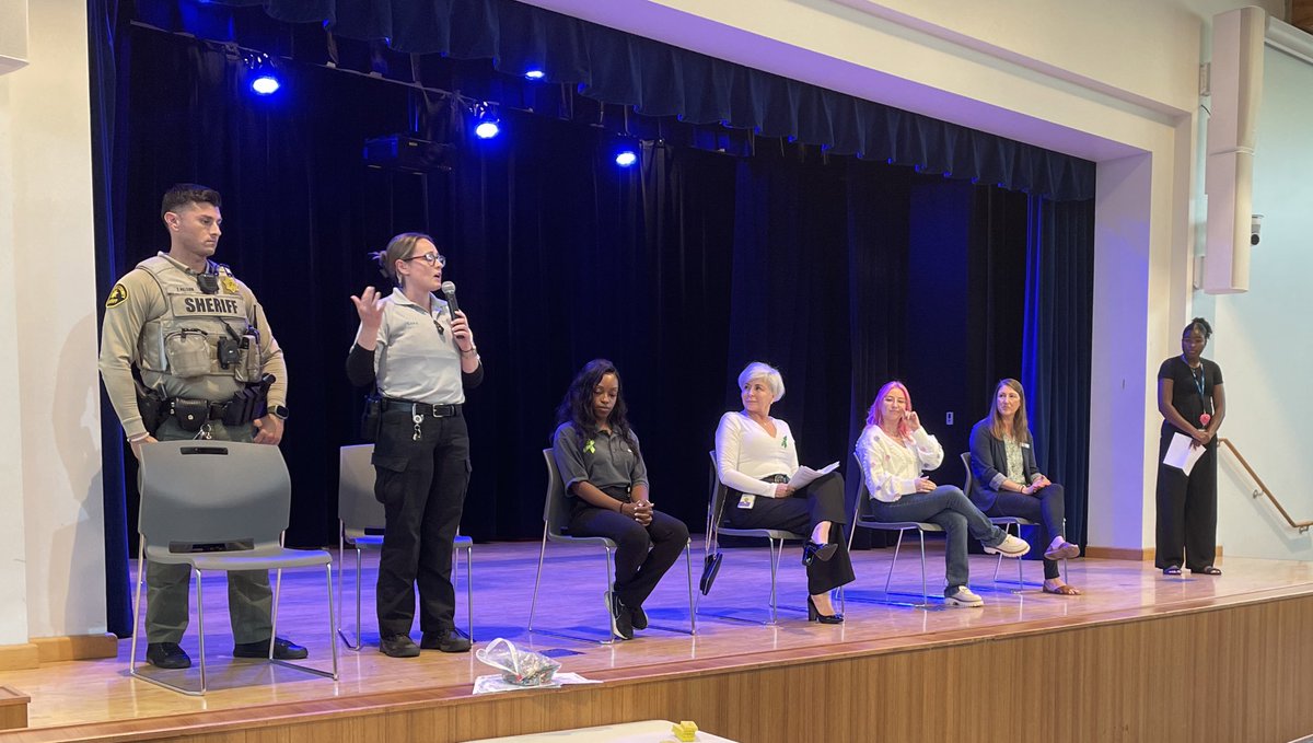 May is #MentalHealthAwarenessMonth! At the Let’s Taco-bout Youth Mental Health event, @SDSOSanMarcos PERT (Psychiatric Emergency Response Team) deputy and clinician presented about how @SDSheriff PERT unit responds to incidents where people are in a behavioral health crisis.