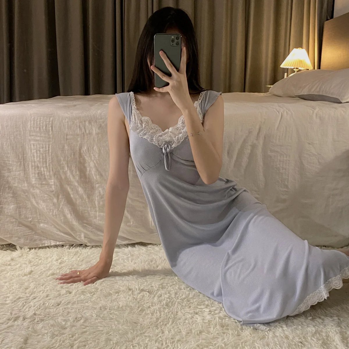 RobWiegmann's tweet photo. He was taking pictures before sleeping https://t.co/IEUMd2TsDL