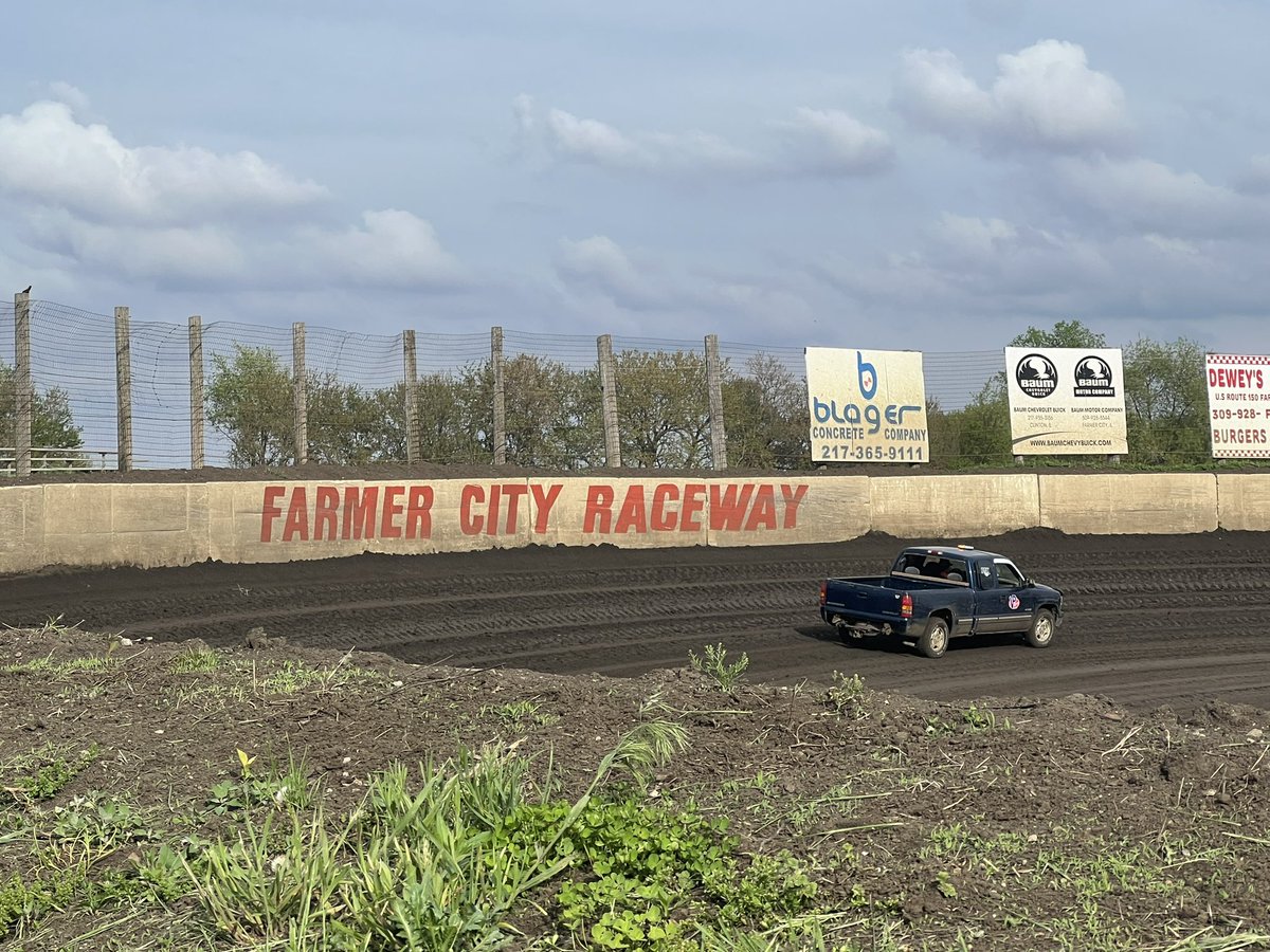 𝕆ℙ𝔼ℕ𝕀ℕ𝔾 ℕ𝕀𝔾ℍ𝕋: Mother Nature has finally dealt us a hand we can play with and we are racing tonight!! We are kicking off the 2024 weekly racing season at 6:30pm with hotlaps. Track crew is putting on the finishing touches. Let’s go racing #FridayNightLights style!!