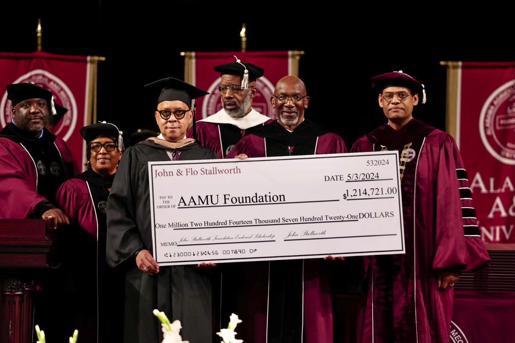 HAPPENING NOW: Alabama A&M Alumnus and NFL Hall of Famer John Stallworth just concluded his Commencement address to the Class of 2024 with a special gift of $1,214,721.00 to support #AAMU students!!!! 
#StartHere #ProtectTheHill