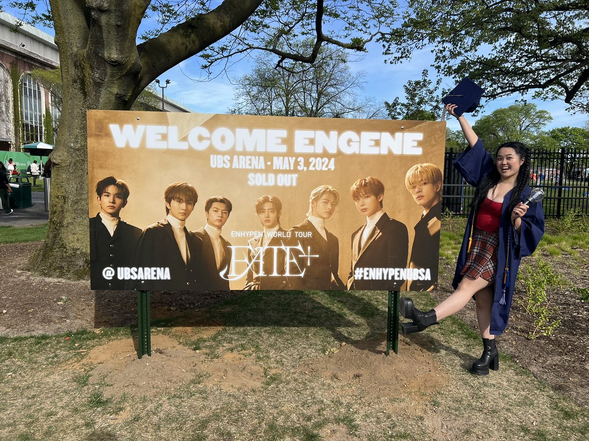sunbrry's tweet photo. @UBSArena best graduation gift ever #FATE_PLUS_IN_US #FATEPLUS_IN_BELMONTPARK https://t.co/2EkDeSC7tt