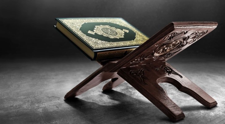 Aahh5678's tweet photo. مهما طفت بالتجارب،
وجربت شتى الحلول،
فلن تجد مثل كتاب الله
حلّاً لكل شيء، كل شيء!
ترجو الصلاح؟ عليك بالقرآن،
تفتقد البركة؟ عليك بالقرآن،
تتمنى تحسن أحوالك؟ عليك بالقرآن،
فما وجد السابقون ولا المتأخرون
سبيلاً أهدى وأقوم من القرآن،
القرآن أنزل عليك، كي لاتشقى🌱 ... https://t.co/yin2uxGLYO
