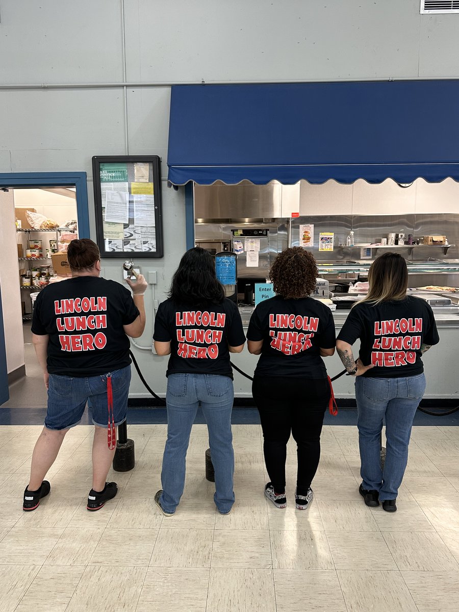 SierraSpartans's tweet photo. The food service workers at Sierra Middle School make sure every student has access to free, healthy meals each day. We thank our cafeteria staff members for all their generosity on this School Lunch Hero Day! 

#SchoolLunchHeroDay #FoodServiceWorkers #SpartanPride https://t.co/L3eNtqmNZD
