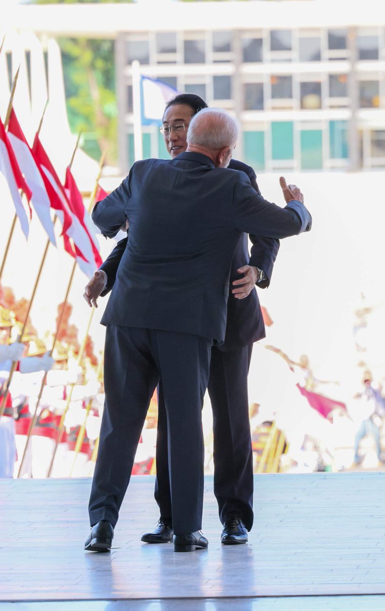 日本の総理として10年ぶりに二国間訪問を行ったブラジルでは、ルーラ大統領との間で、地球規模課題ほか幅広い分野で、二国間関係を一層の高みに引き上げることを確認しました。G20 リオ・サミットの成功に向け、ブラジルと緊密に協力していきます。