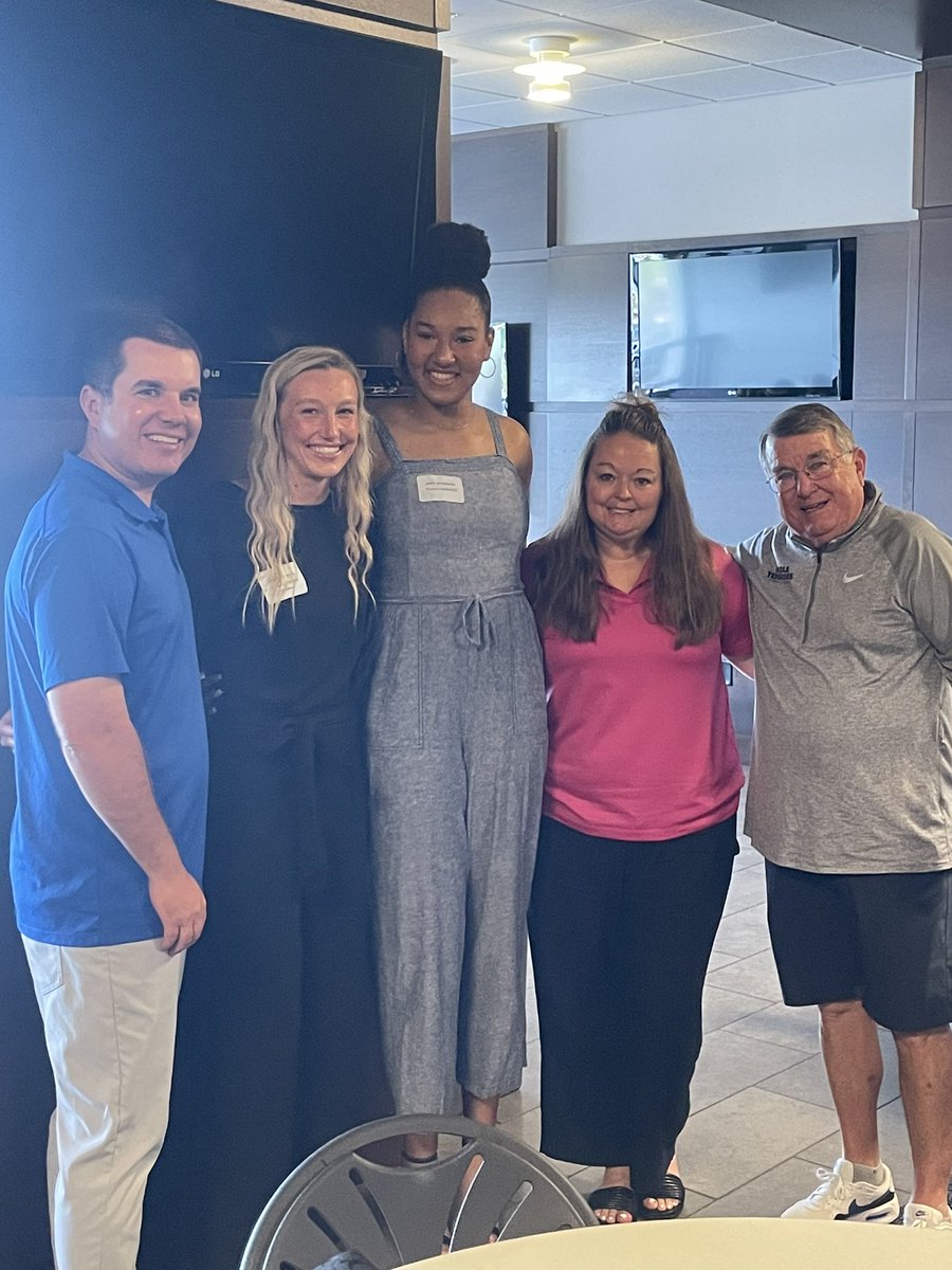 Congratulations to our graduates, I can’t wait to see these two <a href="/Jadajg22/">Jada Grannum</a> <a href="/GregoryJalynn/">Jalynn Gregory</a> playing next year with a #GraduatePatch as Blue Raiders on their uniforms #BLUEnited