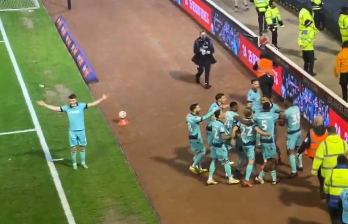 MattAtherden's tweet image. George Thomason everybody. 
#BWFC