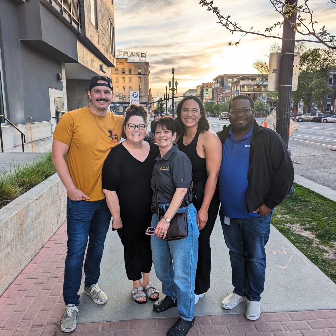 Customer Care Manager Darius and his remote team recently got together for some in-person collaboration! We're so glad they had a chance to see each other face-to-face! 🤩

#HybridTeams #HybridJobs #CustomerCare
