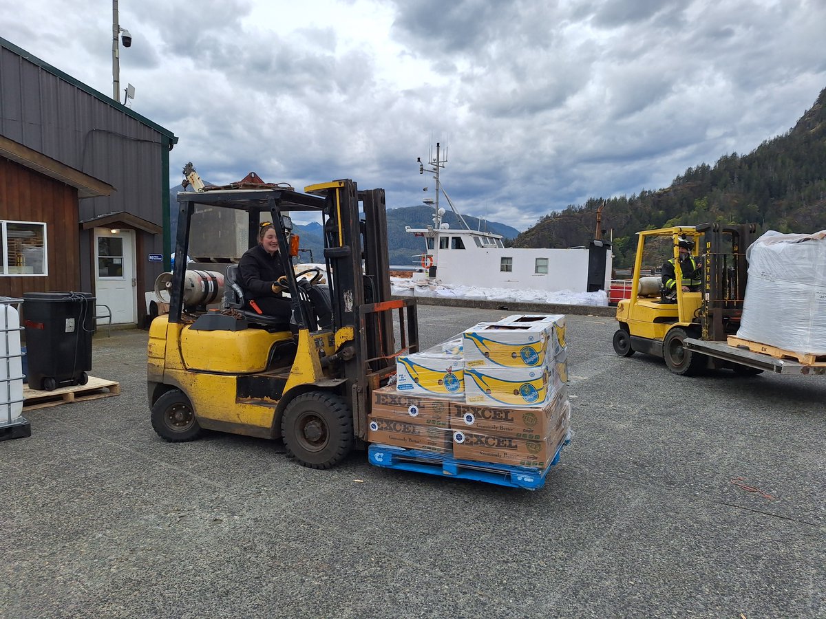 VILoavesFishes's tweet photo. We are so happy to be able to provide free food and supplies to the community of Kyuquot.
A large shipment was just brought by our driver Neil, and it is being sent by ship!

#food4all #FeedemAll #vancouverisland #spring #BC #feedemall #beautifulbritishcolumbia #remotecommunity https://t.co/ipcDljvdFR