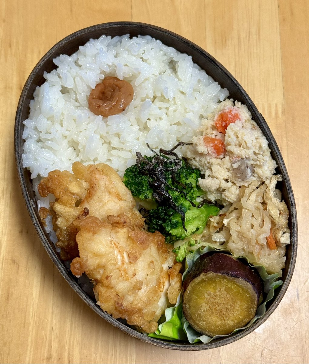 Today’s packed lunch 🍱 chicken tempura, simmered soy pulp, simmered dried-radish,boiled broccoli and sweet potatoes #今日のお弁当 #bento #packedlunch #leftovers