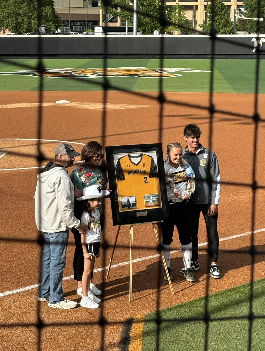 Shoutout to Lauren Howell and CC Wong on SENIOR WEEKEND 🥎🌾