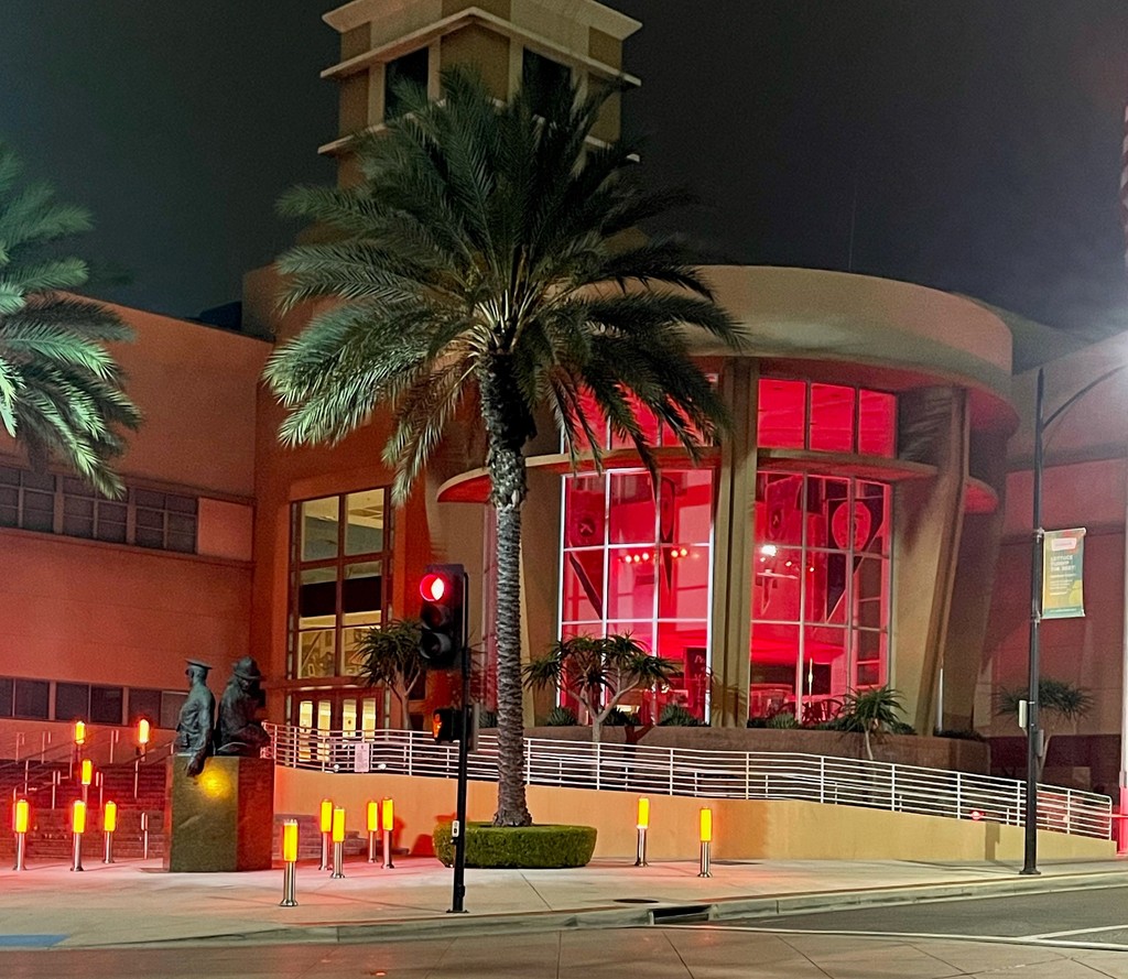 Burbank is participating in the ”Light the Night for Fallen Firefighters” campaign. BFD Headquarters, the WB Studios Tower, & other city landmarks will be lit in red through May 5th to honor firefighters who have made the ultimate sacrifice and pay tribute to their families. ❤