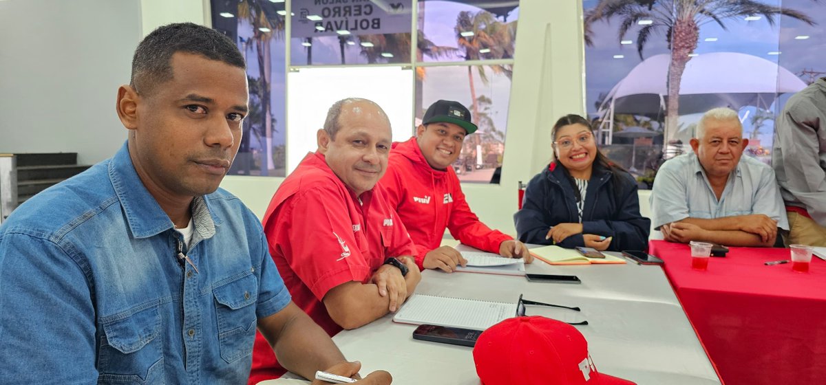 Bolívar|Militantes del PSUV celebraron reunión para impulsar próximas tareas y objetivos lc.cx/fa2dsK