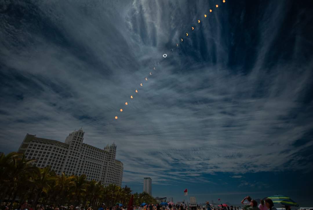A composite of the #solareclipse2024 from my location on the beach in front of the @RiuHoteles in #Mazatlán, Mexico. This was my 4th total eclipse, and hopefully I can add a few more of this spectacular 3-body problem phenomenon to my list.