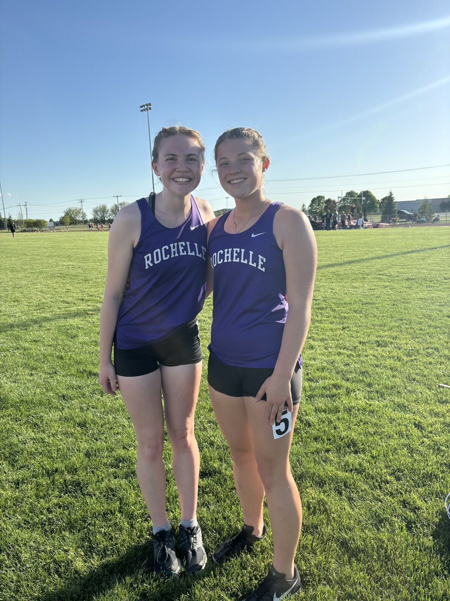 LadyHubs_Track's tweet photo. Rose wins conference in the Jv 800 &amp; Mary places 3rd 🥇🥉 https://t.co/uBYPMMEcko