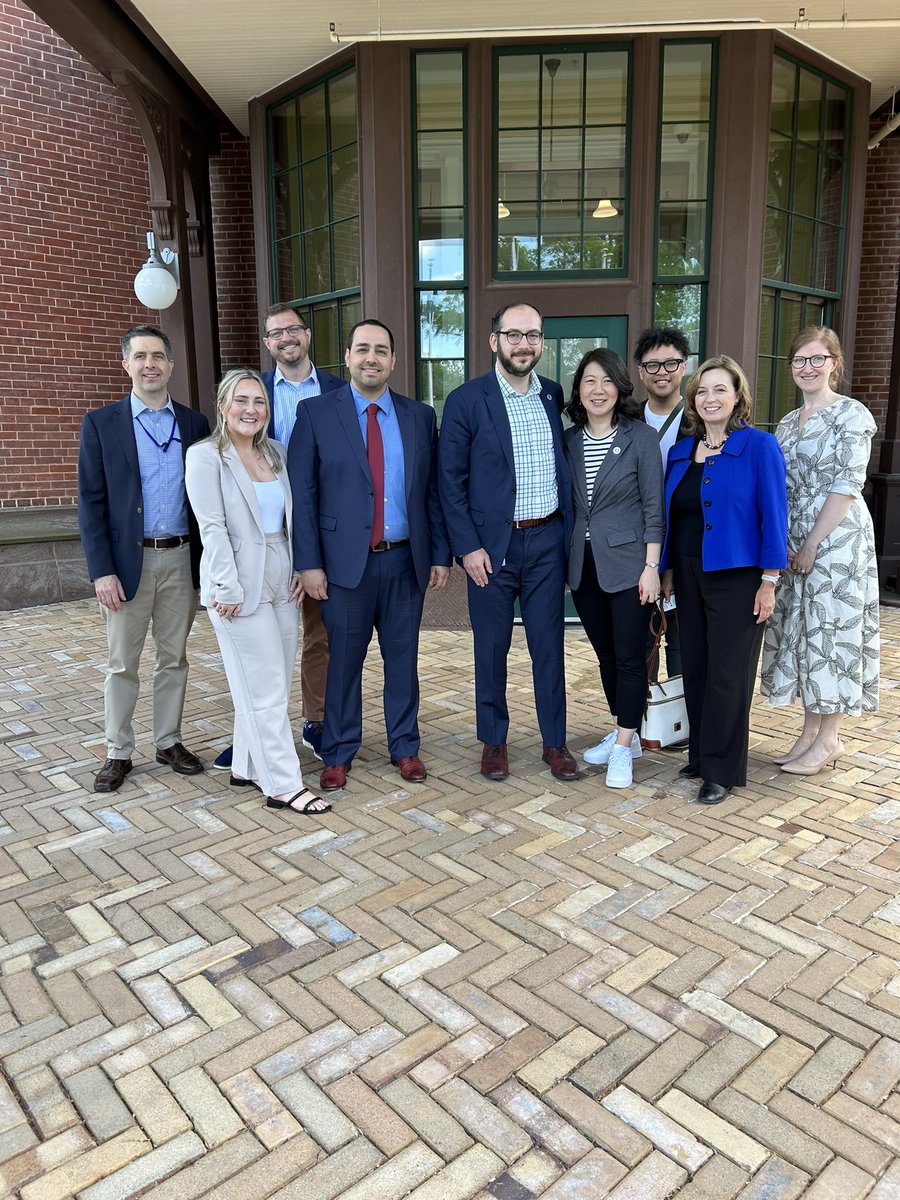 Secretary Tong wrapped up a trip to D.C. this week where she met with several of our federal partners about the importance of Broadband access and our work with GenAI. Thank you to everyone and hope we see you soon in California. @CADeptTech