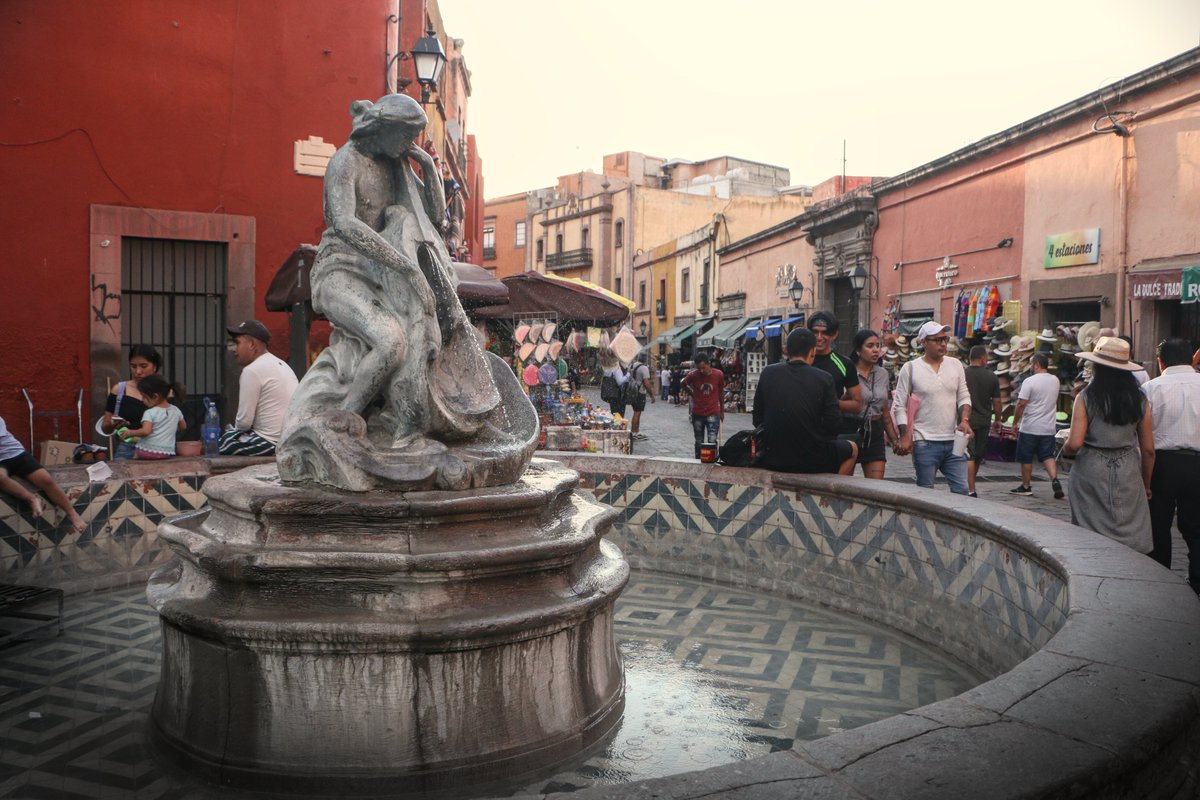 Lugares llenos de momentos...
.
.
.
.
.
.
.
.
.
.
#Querétaro #queretaromexico #México #momentos #lugares #historias #instantes #fuentes #photo #queretaLOVE #presumeAQro #streetphotography #streetphoto #canon #canonphotography #fotos #PhotographyIsArt #photographylovers #photos