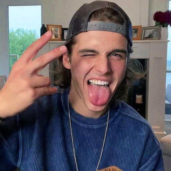 𝐩𝐚𝐮𝐥 tweet media