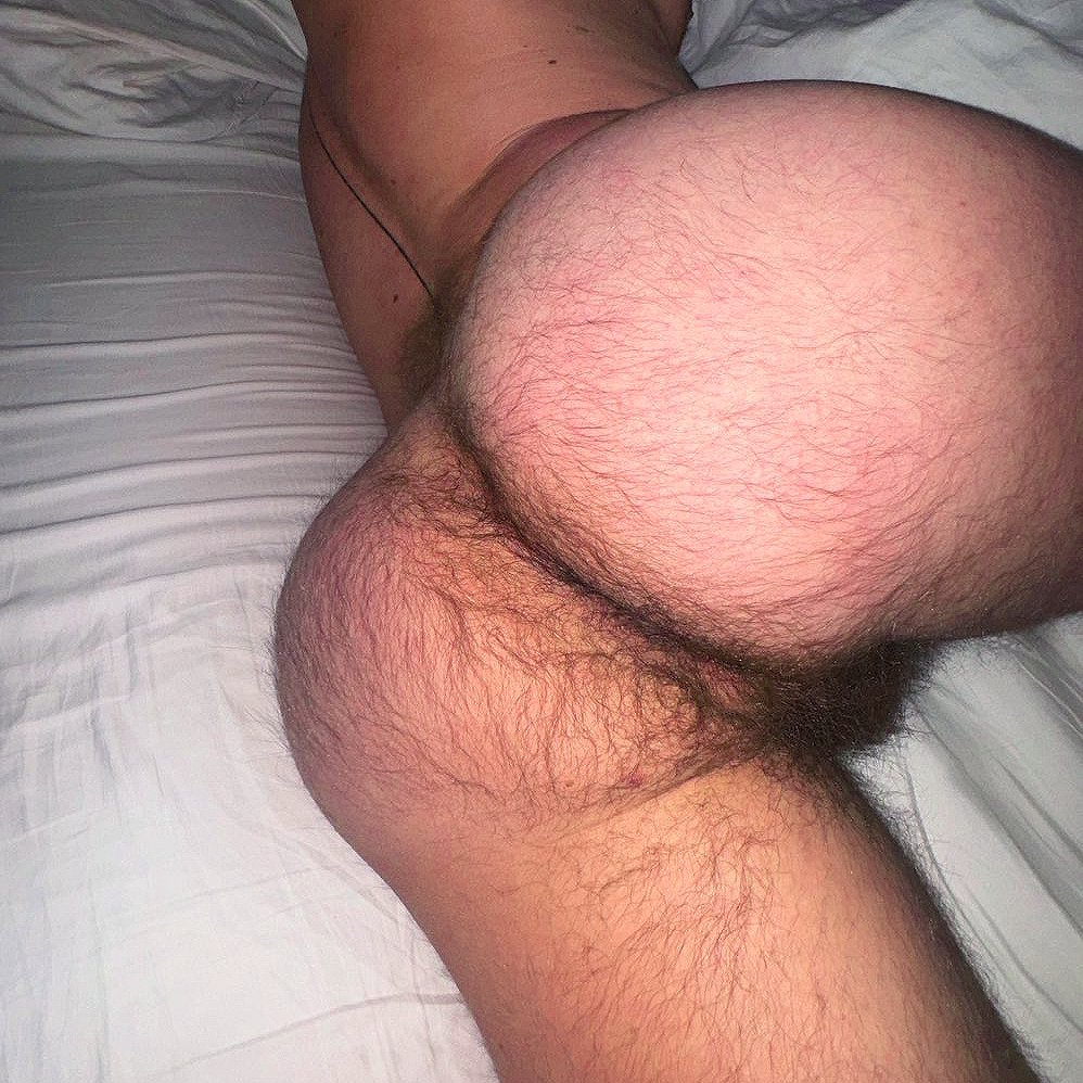 𝐩𝐚𝐮𝐥 𝐛𝐞𝐜𝐤 ————

            college freshman . "straight" frat bro .
             vers . hairy ass . cut cock . 18+ mdni . 
                     lit &amp; descriptive in dms . kinky .

                                     ———— ♡+↺